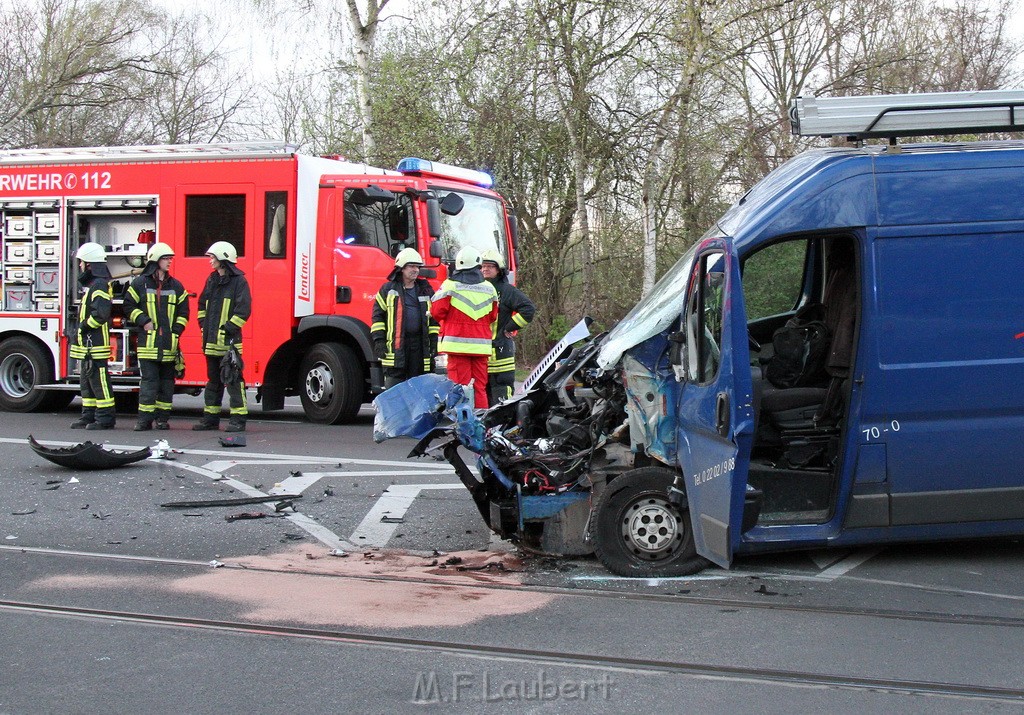 VU Kleintransporter KVB Bahn Koeln Ossendorf Westendstr JK P20.JPG